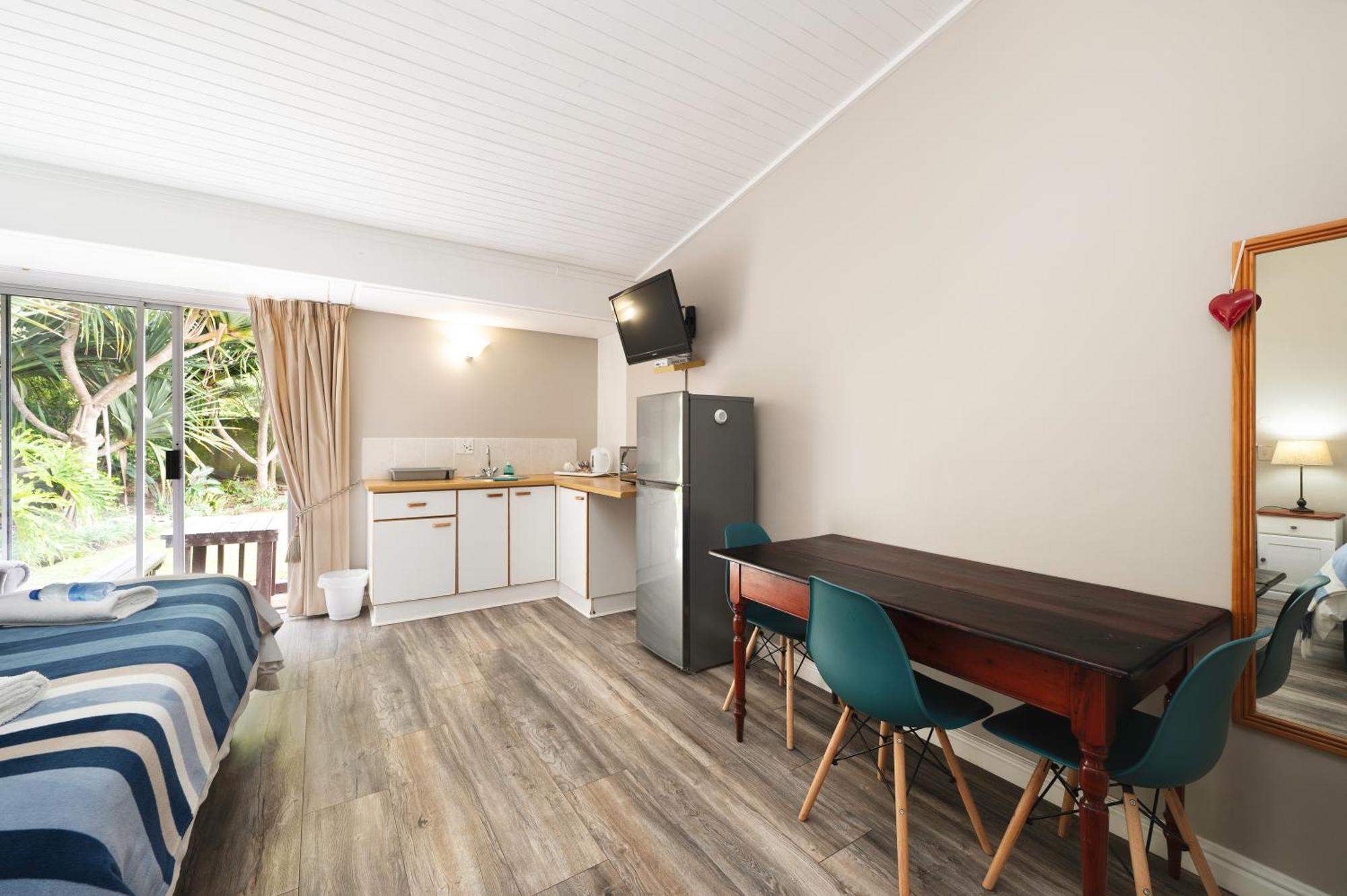 Admirals Lodge Guest House And Brightways Self Catering Apartments Port Elizabeth Dış mekan fotoğraf