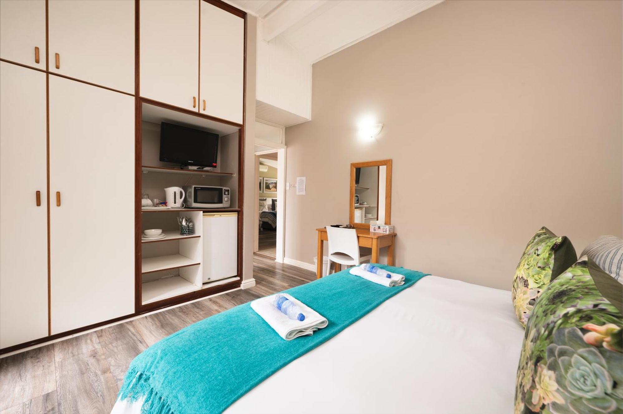 Admirals Lodge Guest House And Brightways Self Catering Apartments Port Elizabeth Dış mekan fotoğraf