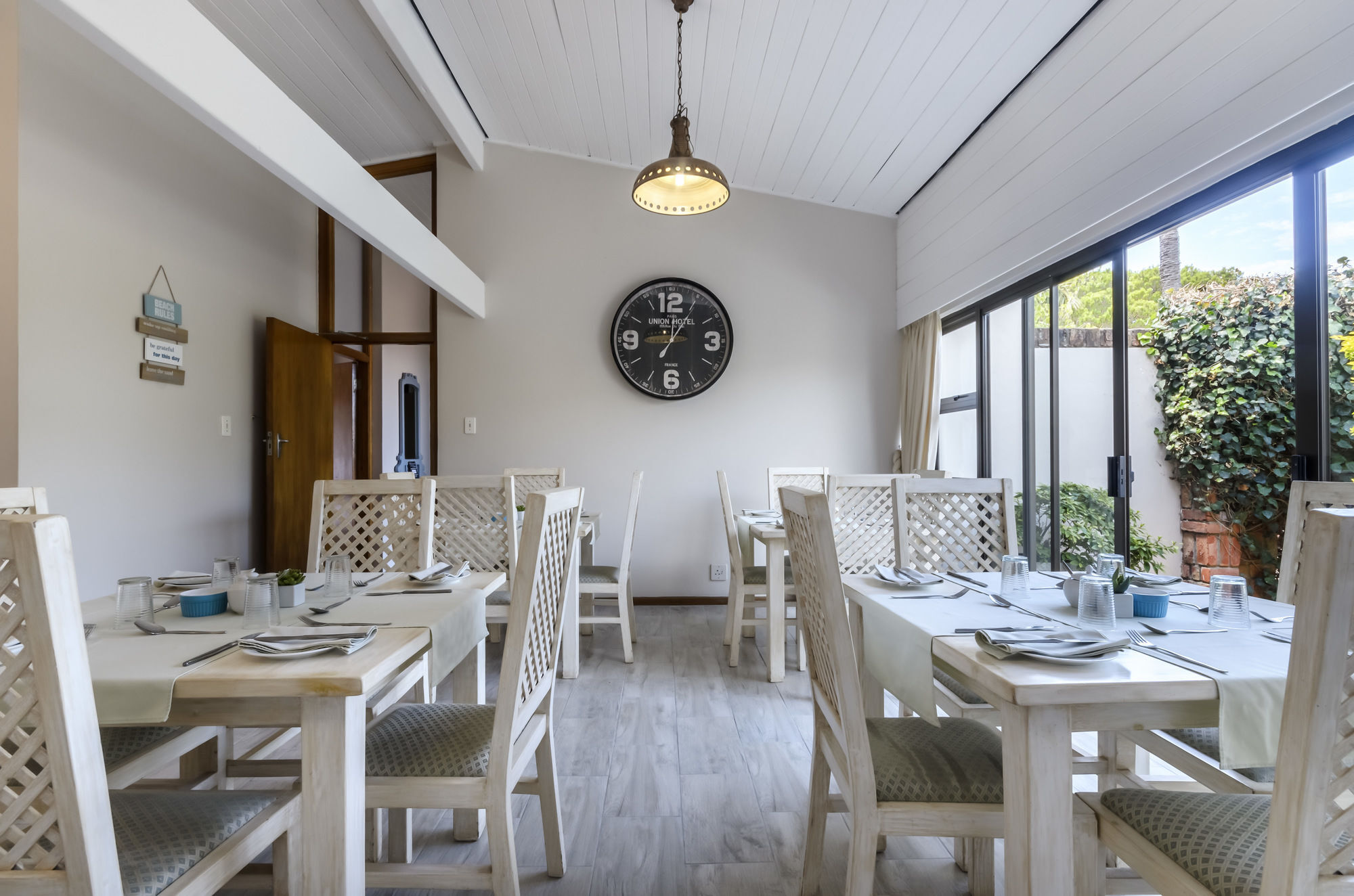 Admirals Lodge Guest House And Brightways Self Catering Apartments Port Elizabeth Dış mekan fotoğraf