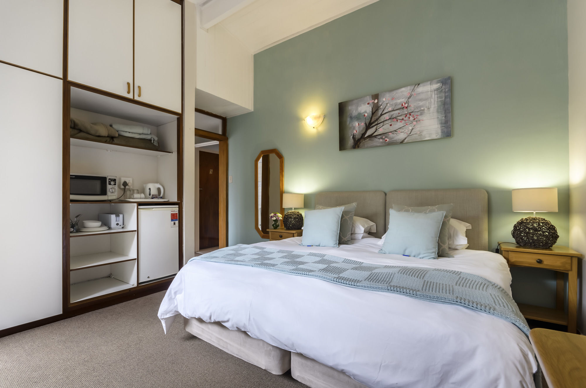 Admirals Lodge Guest House And Brightways Self Catering Apartments Port Elizabeth Dış mekan fotoğraf